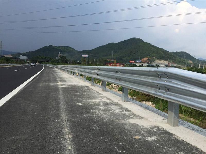恩施鍍鋅護欄板
