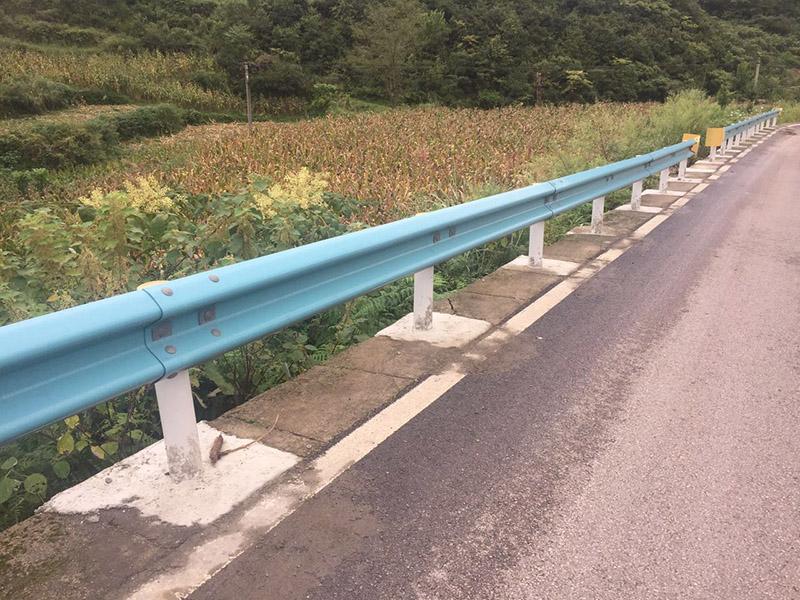 文山雙波護(hù)欄板